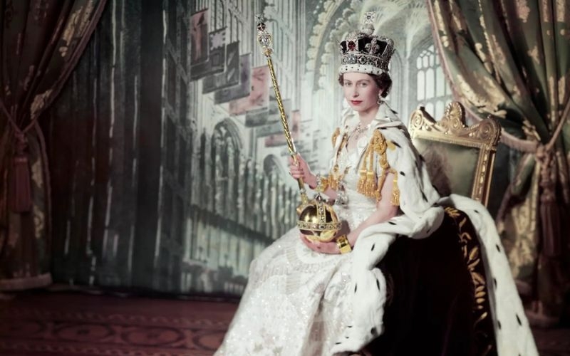 Ngày 2/6/1953 Elizabeth II chính thức đăng quang làm Nữ hoàng Anh