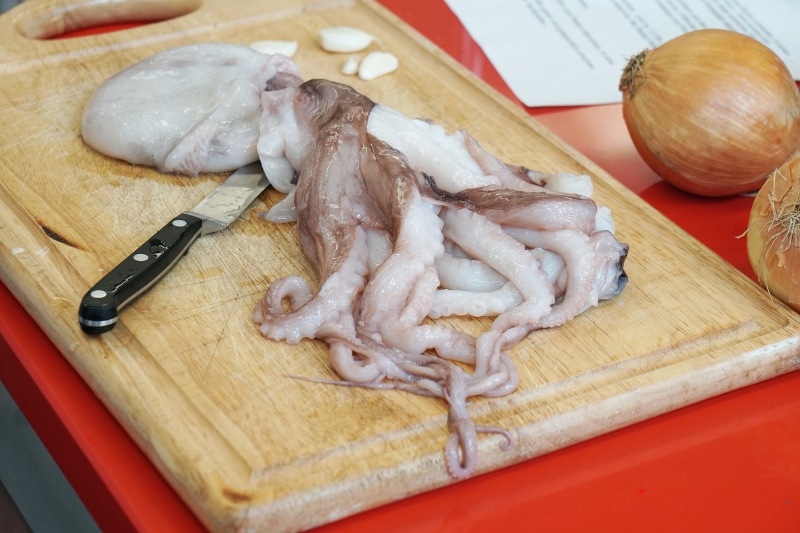 Bước 1: Làm sạch bạch tuộc