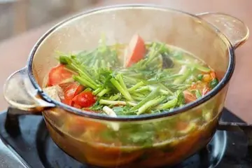 Cách nấu canh rau cần dân dã mà cả nhà ai cũng tấm tắc khen ngon