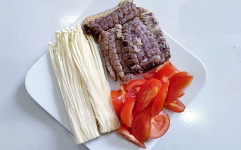 Sơ chế nguyên liệu canh chua bề bề