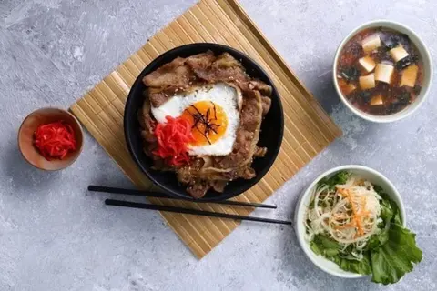  Cơm bò Gyudon: Công thức chuẩn vị Nhật Bản, hướng dẫn cách làm thơm ngon, hấp dẫn tại nhà