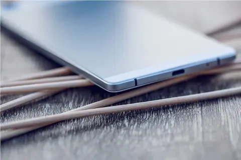 OPPO R5 giá chính thức 10 triệu đồng tại Việt Nam