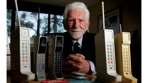 Điện thoại di động ra đời khi nào? Ai phát minh ra nó
