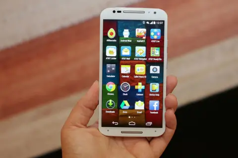 Moto X đọ cấu hình với Bphone: Hiệu năng ngang ngửa, giá khác biệt lớn