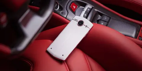 Smartphone tự sướng siêu khủng với camera trước 21MP chính thức ra mắt