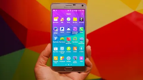 Samsung ra mắt Smart Cover hỗ trợ sạc không dây Qi cho Galaxy Note 4