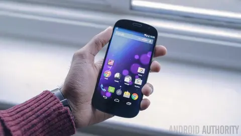 Tất cả những điều cần biết về YotaPhone 2: Đánh giá thiết kế và màn hình