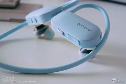 Đập hộp Sony Smart B-Trainer, máy nghe nhạc thông minh đa tính năng.
