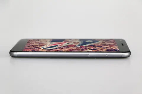 ZoPo Touch ra mắt màn hình cong 2.5D tại MWC 2015