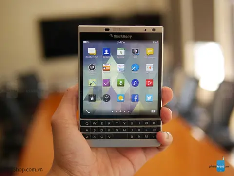 Trên tay BlackBerry Passport phiên bản màu bạc đẹp mắt