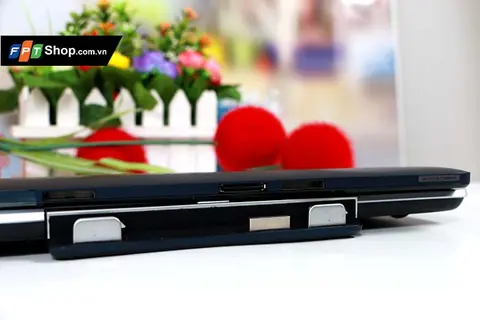 ASUS Transformer Book T200TA đang được xả hàng tại FPT Shop với giá 7,99 triệu đồng !!!