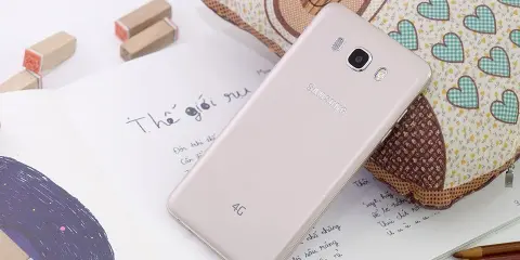 Galaxy J7 2016 đang bán rất chạy tiếp tục được hạ giá cực sốc