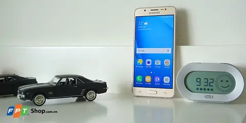 5 triệu đồng mua smartphone nào có đèn flash trước?