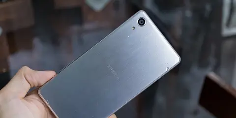 Mở hộp và trên tay Sony Xperia X Performance