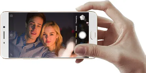 4 smartphone selfie đẹp nổi bật trong tháng 8