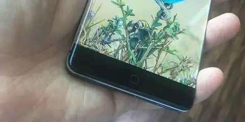 Elephone P20 có 6GB RAM và bộ nhớ kênh kép, chạy Helio P20, camera kép 12MP