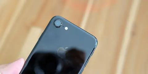 Trên tay iPhone 7 Jet Black bản thương mại tại Việt Nam 