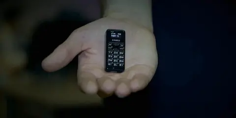 Đây là chiếc điện thoại nhỏ nhất thế giới, không cẩn thận bạn có thể nuốt nhầm