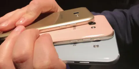 Giá bán của Galaxy A7 2017 cũng vừa hé lộ