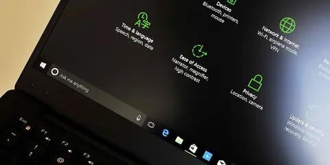Thiết lập Window 10 tự động chuyển sang giao diện nền đen khi trời tối