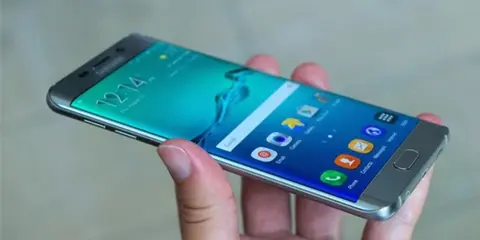 3 lần thay đổi thiết kế màn hình ấn tượng của Samsung