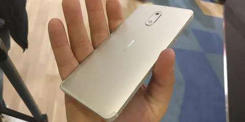 Nokia 6 với RAM 4GB, ROM 32GB màu bạc bất ngờ xuất hiện với giá phải chăng