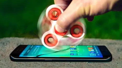 Clip tra tấn Galaxy S8 bằng Fidget Spinner ở tốc độ cao và cái kết