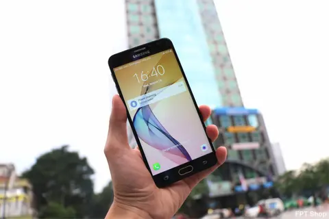 Giá sốc cuối tuần: Galaxy J7 Prime chỉ 5,69 triệu đồng và trả góp 0% lãi suất tại FPT Shop