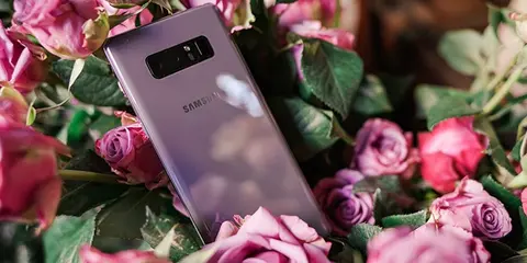 4 smartphone có màu sắc tuyệt đẹp, độc đáo trong dịp Tết 2018