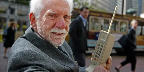 Dù đã cũ, nhưng những mẫu điện thoại này vẫn có giá đắt đỏ