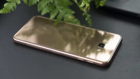 Trên tay phablet Galaxy J4+ màn hình 6 inch, giá chỉ 3.5 triệu đồng của Samsung