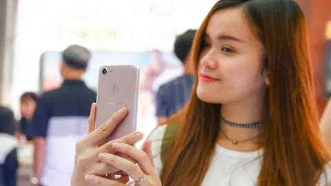 Top 4 smartphone Android tầm trung chụp ảnh "tự sướng" đẹp nhất