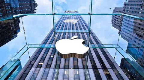 Apple tiếp tục trở thành công ty có giá trị nhất thế giới, nhưng chỉ trong vài giây