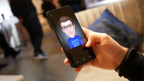 Bản cập nhật mới trên Galaxy S9 cho phép tùy chỉnh AR Emoji và chế độ call/message continuity