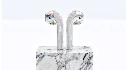 Mời ngắm phiên bản tai nghe AirPods đính kim cương, giá 20,000 USD