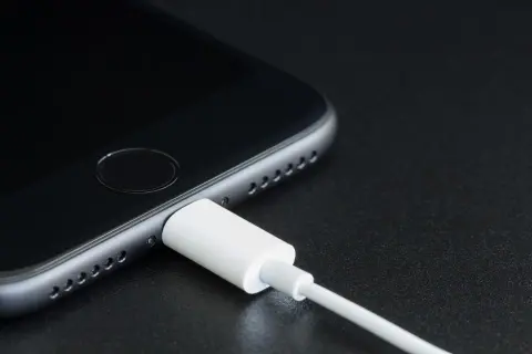 Cảnh báo: Phụ kiện Lightning không rõ nguồn gốc có nguy cơ tấn công thiết bị Apple từ xa