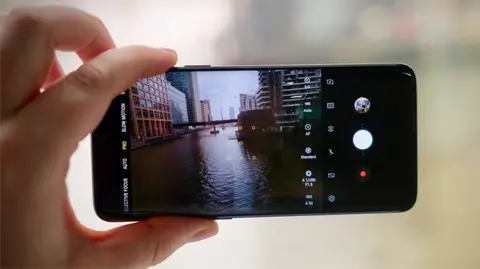 Samsung sẽ sớm ra mắt smartphone với camera 64MP