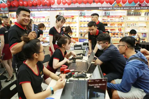 FPT Shop lập kỷ lục giao 4.500 iPhone 12 Series chính hãng, thu về 150 tỷ đồng trong ngày đầu mở bán