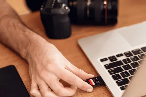 Đi tìm đáp án cho câu hỏi "Thẻ nhớ bị hỏng phải làm sao"