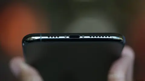 Apple không muốn bỏ cổng Lightning