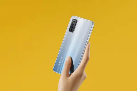 Vivo iQOO Z1 lộ ảnh báo chí chính thức, xác nhận có 3 camera sau xếp dọc