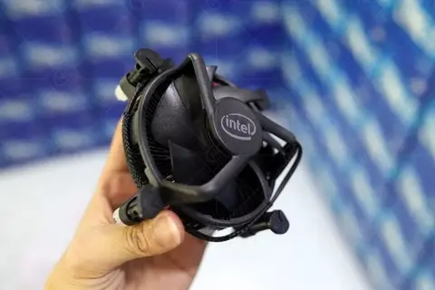 Intel phát hành quạt tản nhiệt mới có màu đen cho CPU Comet Lake