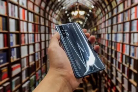 Thông số kỹ thuật của Realme X50t được phát hiện trên Google Play Console: Snapdragon 765, RAM 6GB