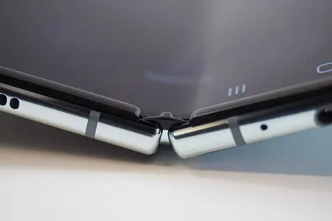Rò rỉ thiết kế Samsung Galaxy Z Fold 2 5G