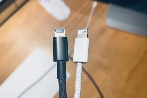 Rò rỉ hình ảnh cáp Lightning bọc dù được Apple tặng kèm cho dòng iPhone 12