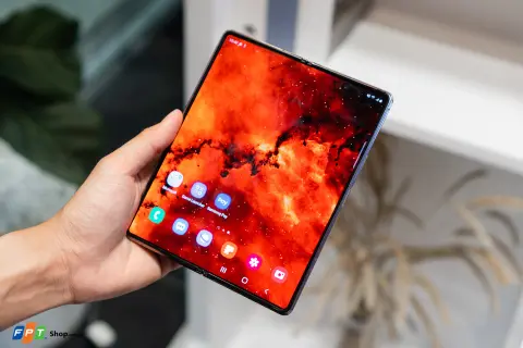 Cận cảnh Samsung Galaxy Z Fold 2 5G tại Việt Nam: Thay đổi hoàn toàn, đẹp xuất sắc, giá 50 triệu đồng
