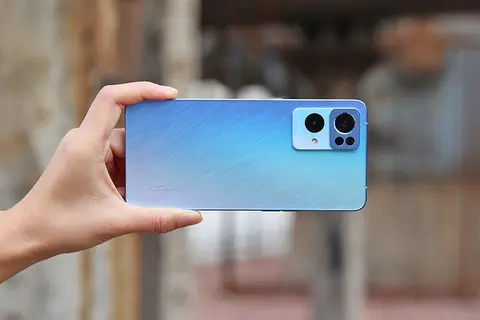 Trên tay OPPO Reno7 Pro: Thiết kế đẹp, cấu hình mạnh và camera khủng