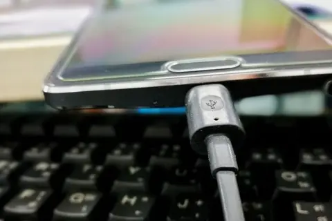 Bàn phím máy tính cho điện thoại là gì? Hướng dẫn sử dụng bàn phím rời cho điện thoại thông minh