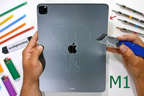Xót xa trước màn tra tấn iPad Pro 12.9 2021 bằng dao, hơ lửa và bẻ cong