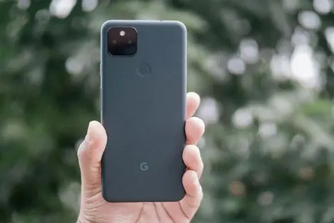 Trên tay Pixel 5a 5G: Kháng nước IP67, camera tốt hơn, giá rẻ hơn